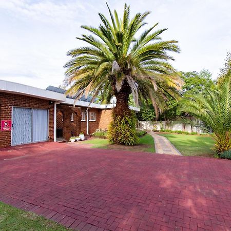 Gastehuis 17 Bloemfontein Exterior photo