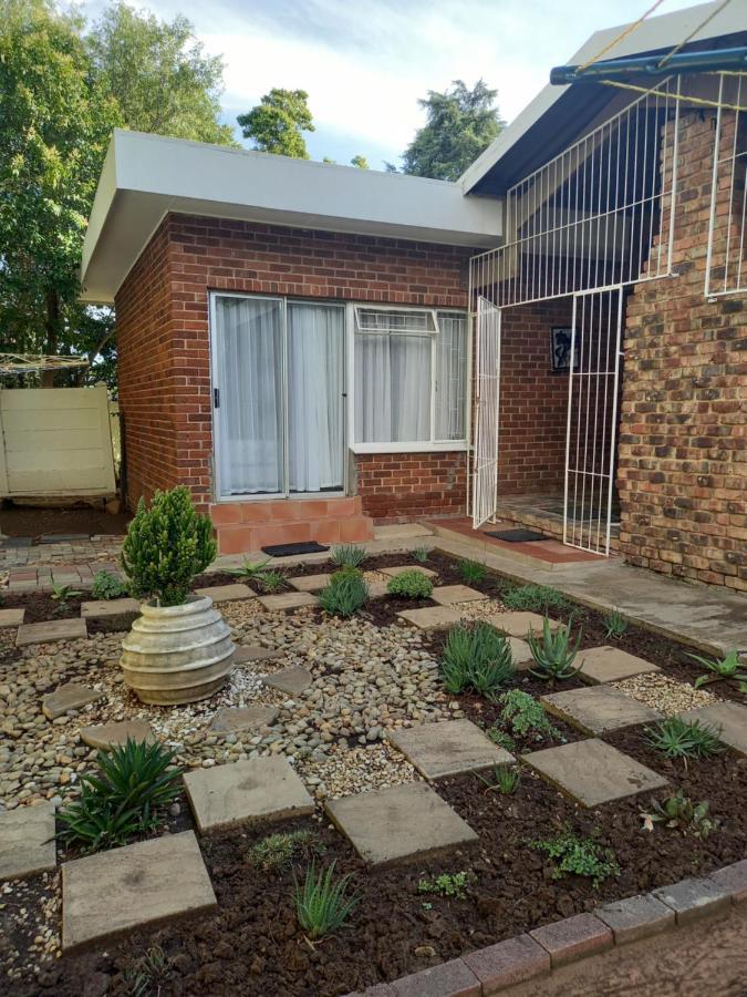 Gastehuis 17 Bloemfontein Exterior photo